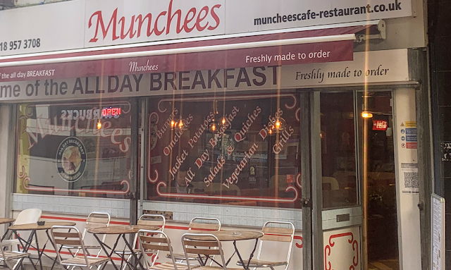 Munchees Cafe & Restaurant
